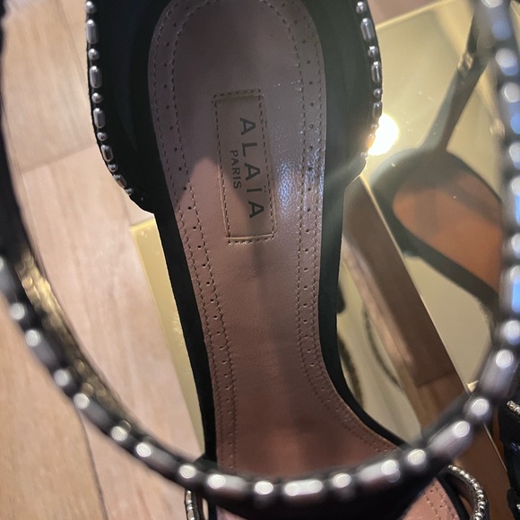 Alaïa Black Suede Heels - Picture 7 of 10